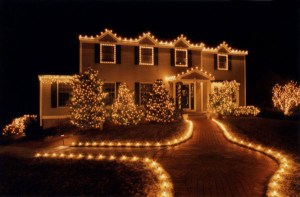 White-Christmas-Lights-House-06
